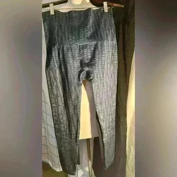 SPANX Leggings 2XT - Picture 2 of 3